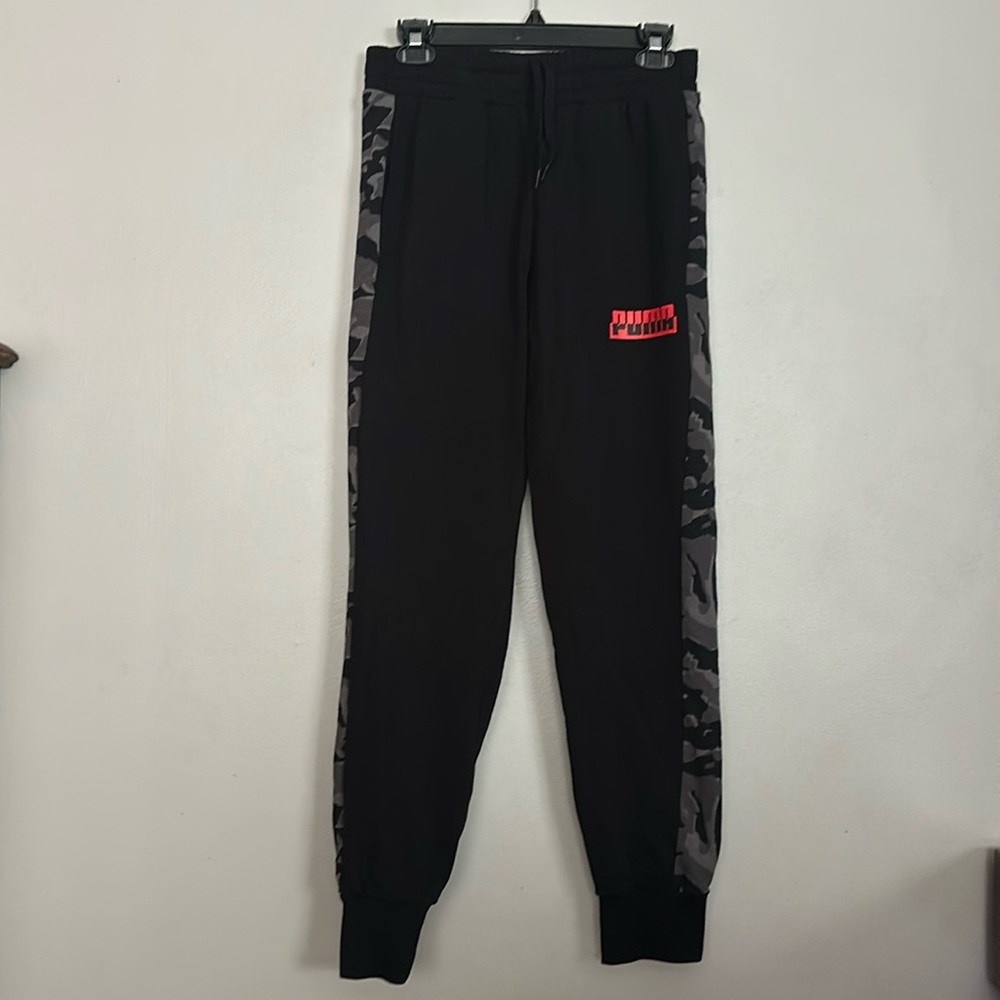 PUMA men black jogger sweatpants with camo on sides, drawstring waist & pockets